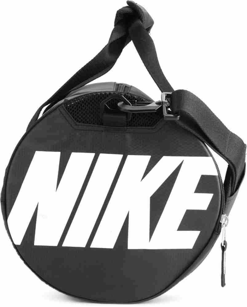 Nike gym bag flipkart sale