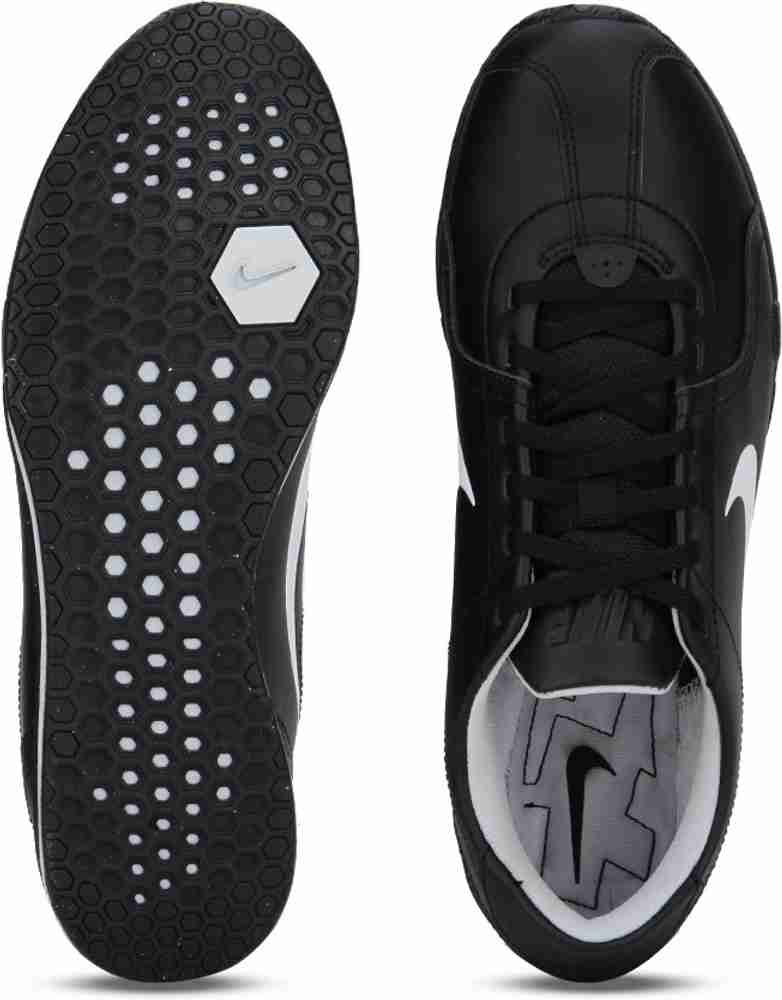 Nike circuit hotsell trainer 2