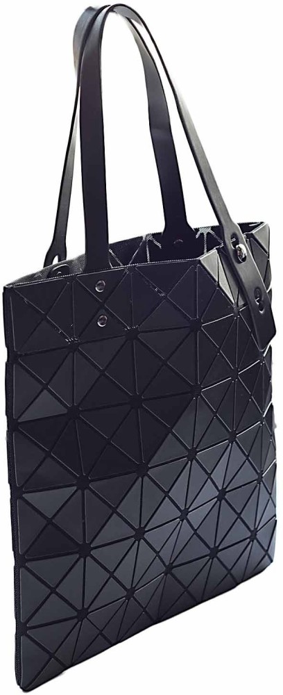 Black store geometric bag