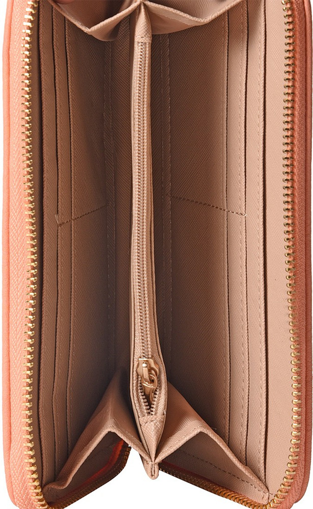 Diana korr clutches new arrivals