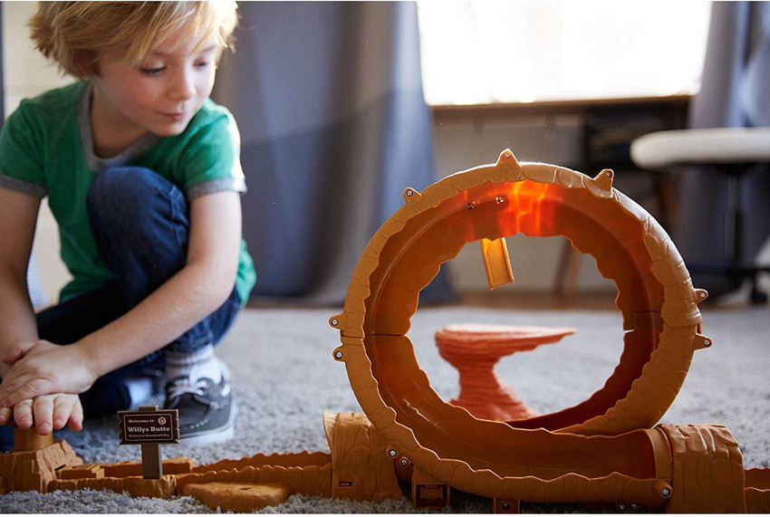 DISNEY Pixar Cars 3 Willy s Butte Transforming Track Set Pixar