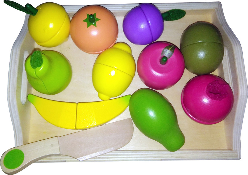 Magnetic fruit cutting outlet