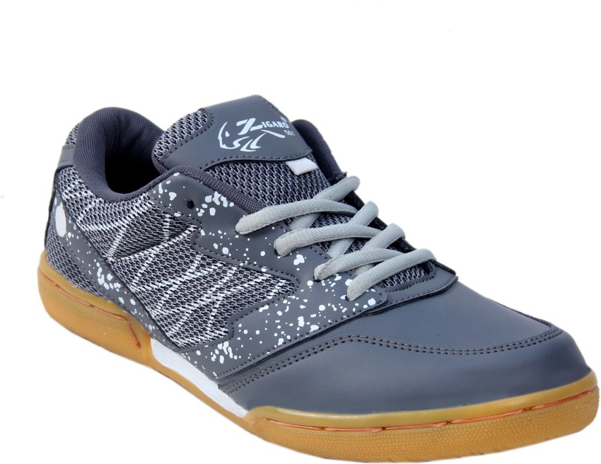 Badminton shoes store for cement court