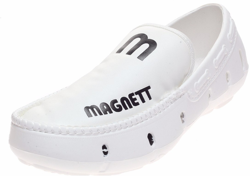 Magnett white shoes top