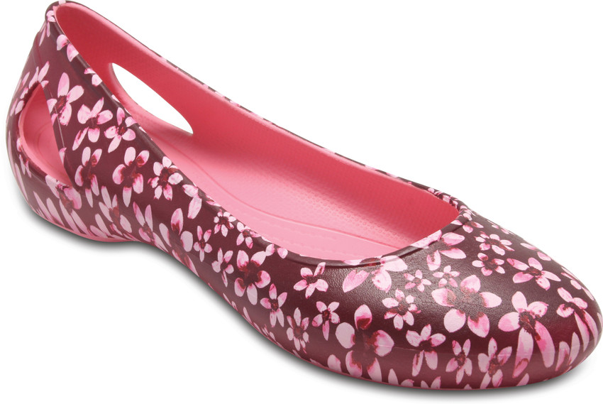 Crocs laura graphic flats hotsell