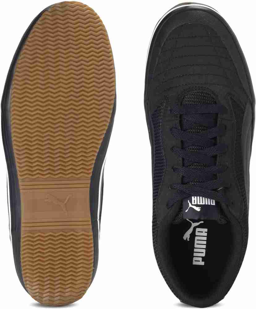 Puma astro deals sala men's sneakers