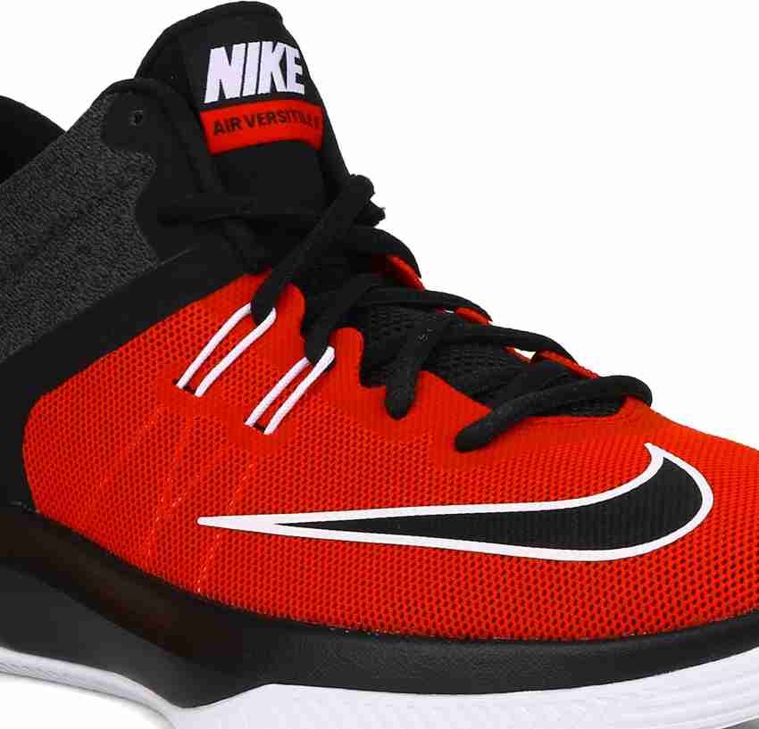 Nike men's air versitile ii best sale basketball shoes