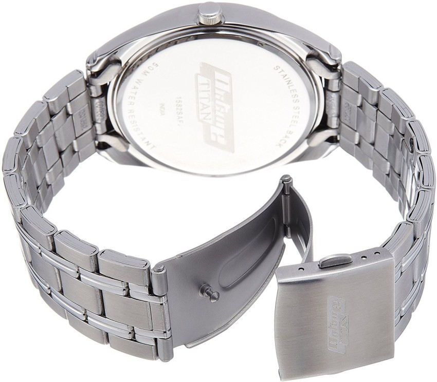 Titan watch 50m outlet water resistant