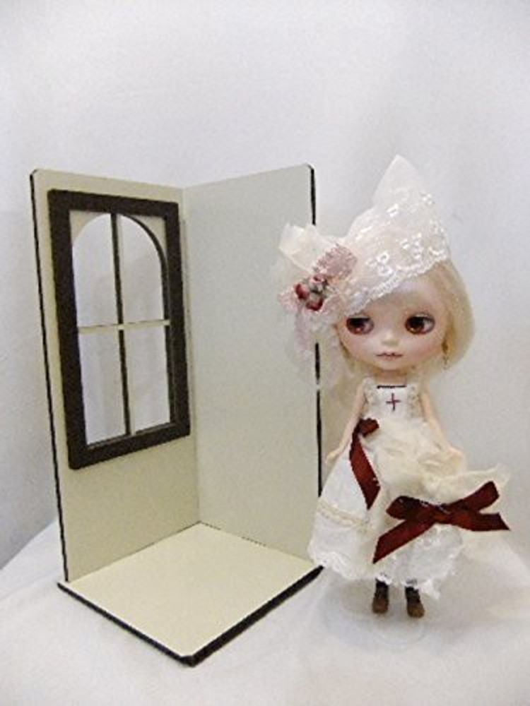 Blythe doll house top
