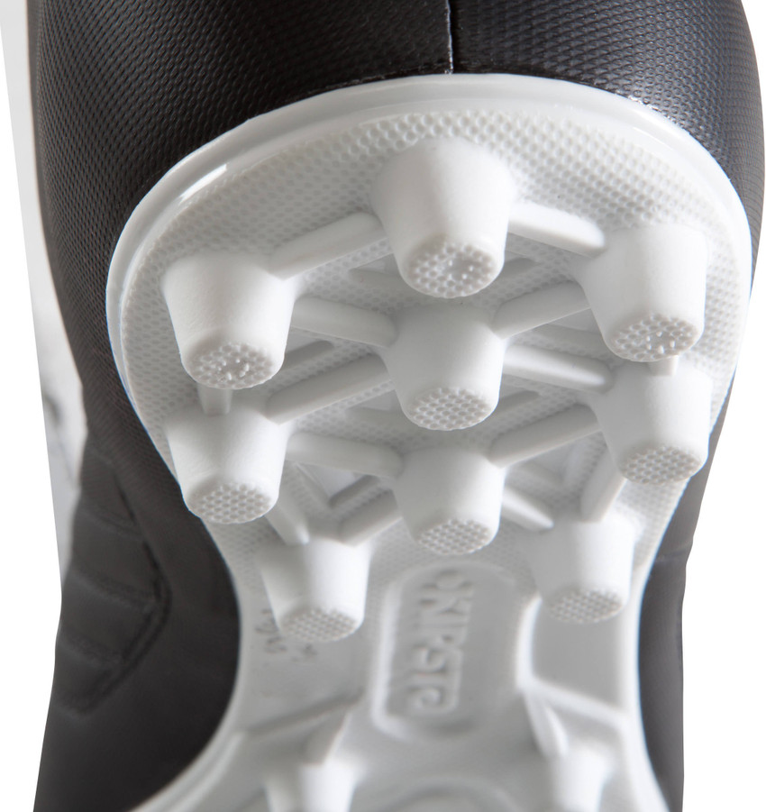 Details more than 148 football shoes below 2000 latest kenmei.edu.vn