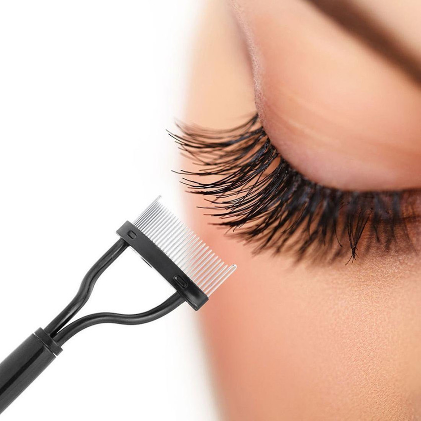 Eyelash curler shop with comb