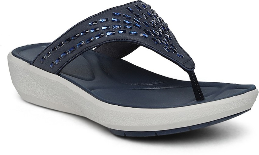 Clarks navy best sale flip flops