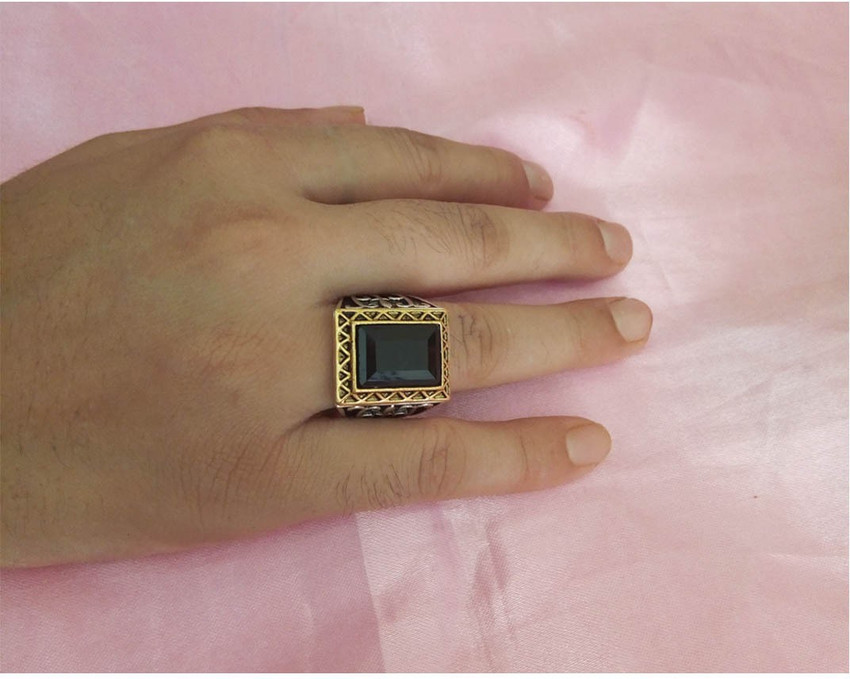 Square stone top ring design