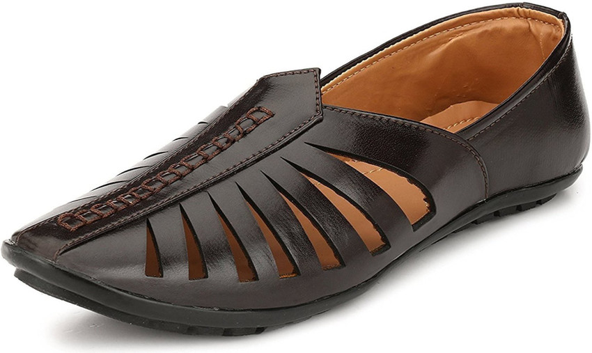 Punjabi hotsell chappal man