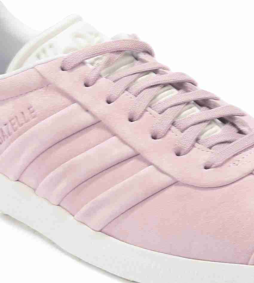 Gazelle stitch shop and turn pink