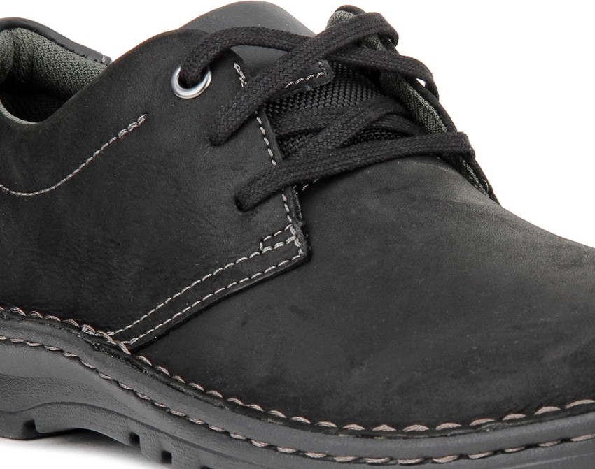 Clarks vanek deals mid boot