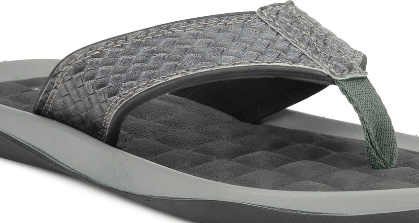 Kenneth cole flip flops online