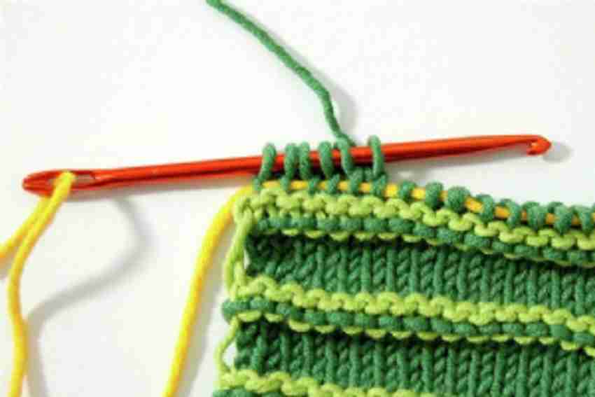 Crochet Hook Set, 4 Pieces Colourful Ergonomic Soft Rubber Comfort Grip  Crochet Knitting Needles Kit Household Tool : : Home & Kitchen