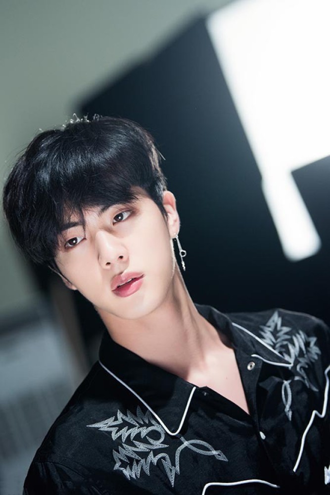 Share more than 125 jin black hair super hot - camera.edu.vn