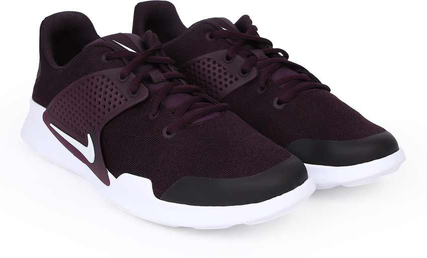 Nike sportswear arrowz best sale