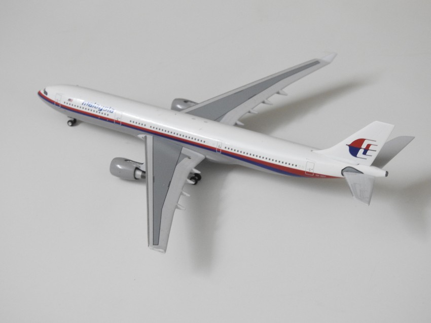 miniature diecast airplanes