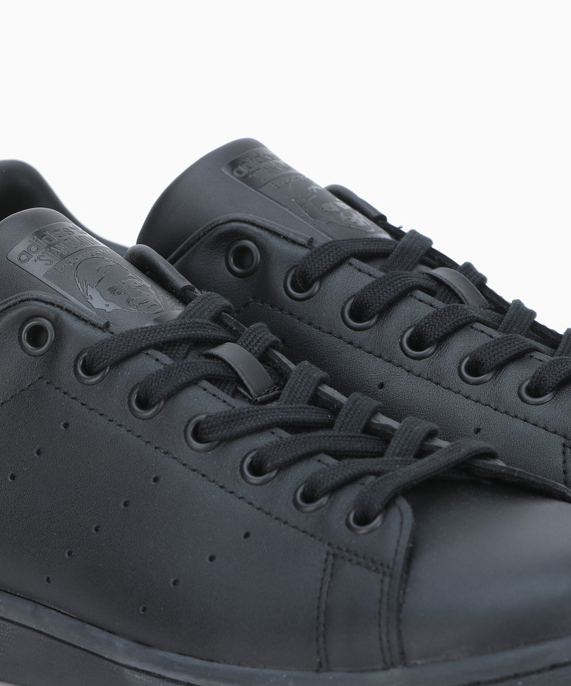 Original stan smith noir deals