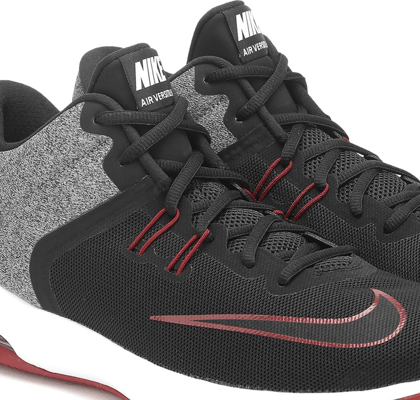 nike air versitile ii
