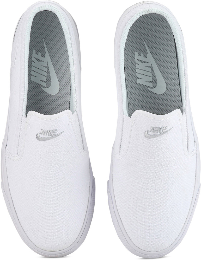 Nike women's toki discount slip canvas casual shoe