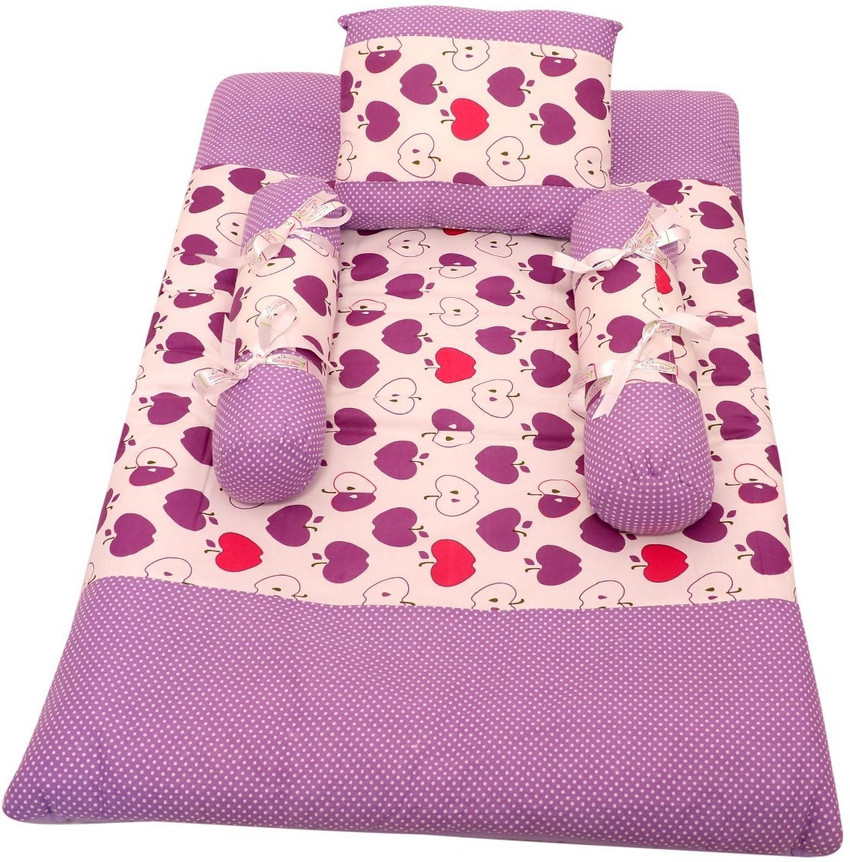 Baby bed outlet with pillow