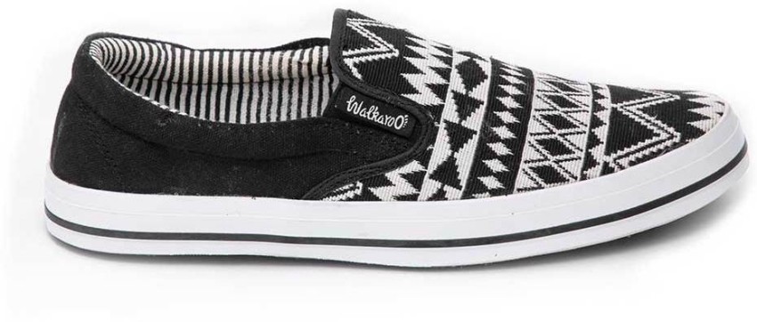 Walkaroo store canvas shoes