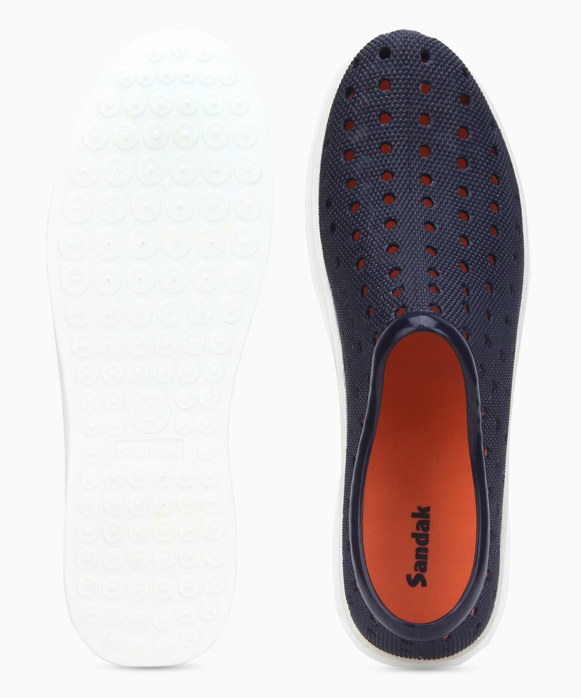 Rainy shoes for mens on sale flipkart