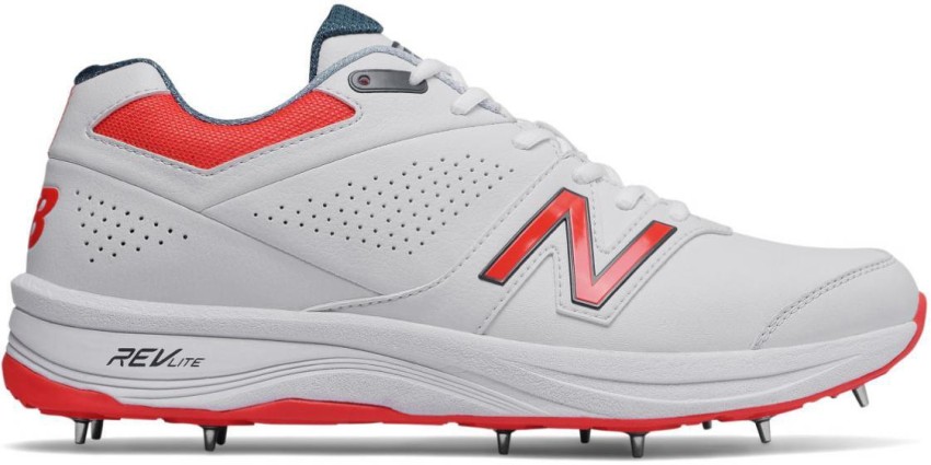 Nb cricket spikes on sale shoes