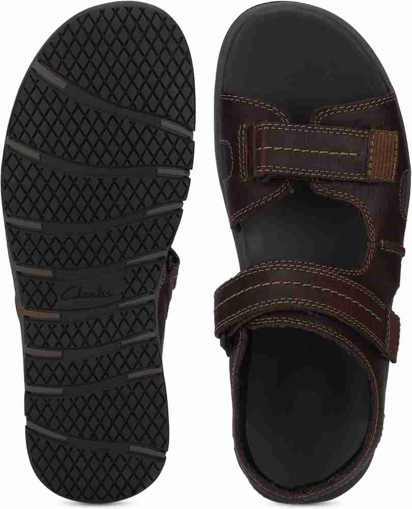 Clarks mens walking sandals 2025