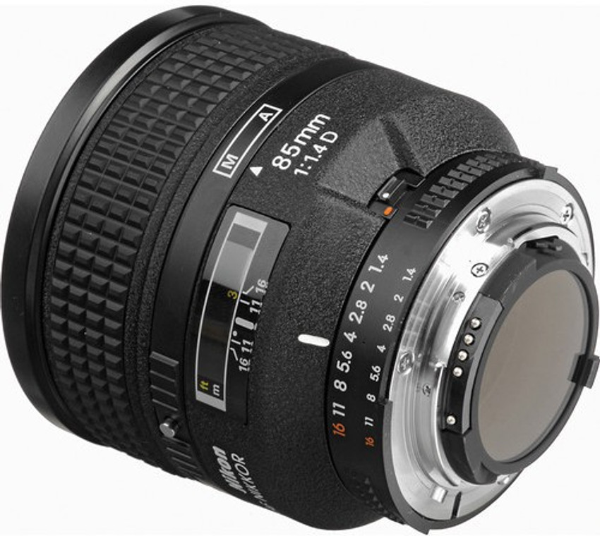 SALE／10%OFF sale！☆新品級！☆NIKON AF NIKKOR 85mm F1.4 D レンズ