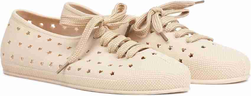 Bata hot sale heart sneakers