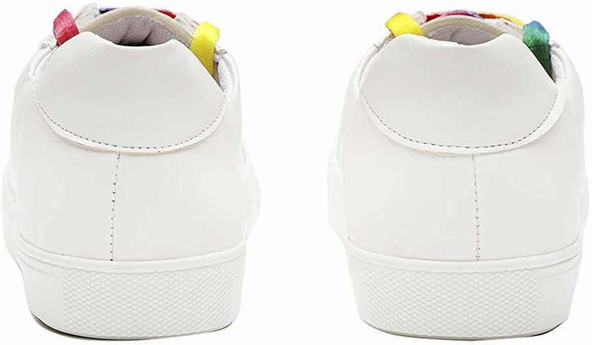 Sneakers street style top store