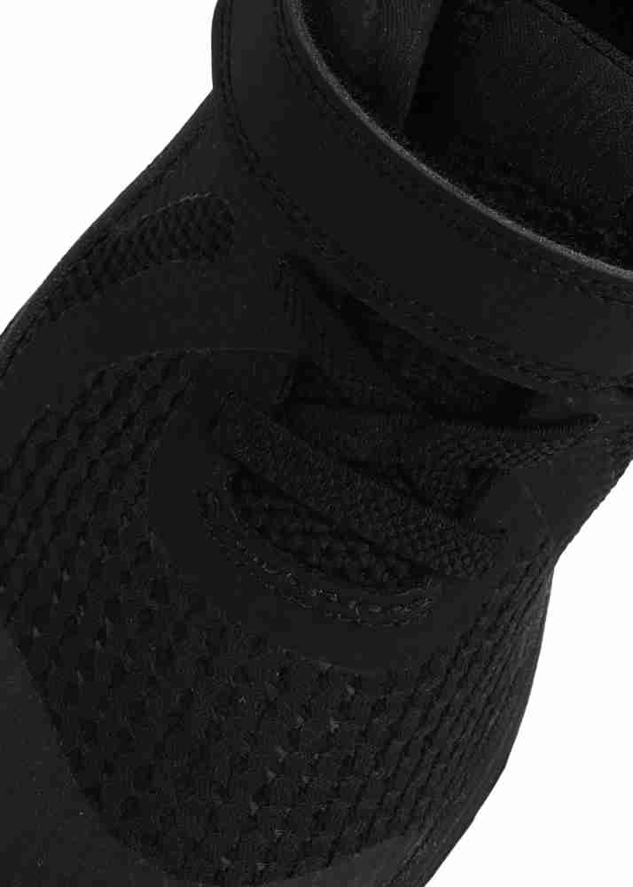 Black nike hot sale velcro trainers