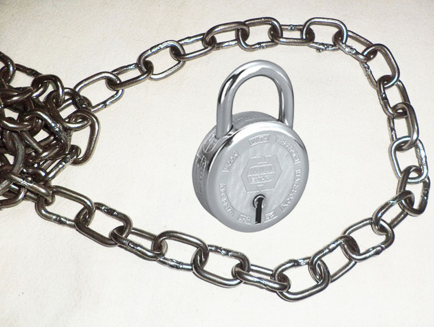 Pretail Strong Metal Chain with Padlock for Locking Car Vehicle