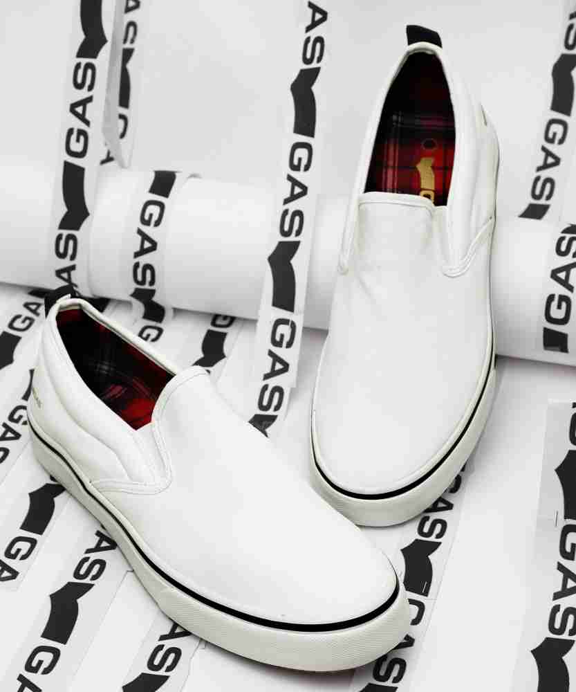 Gas clearance canvas shoes