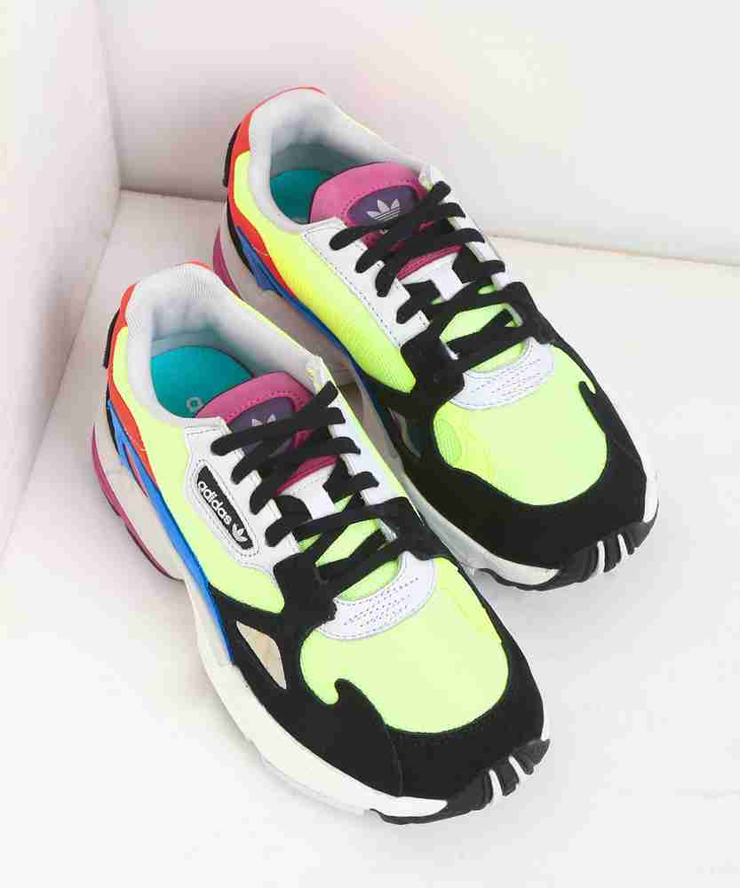 Adidas falcon zwart wit top