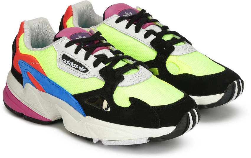 Witte adidas 2025 sneakers falcon w