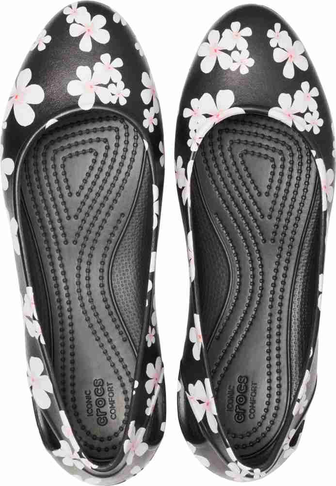 Laura crocs online