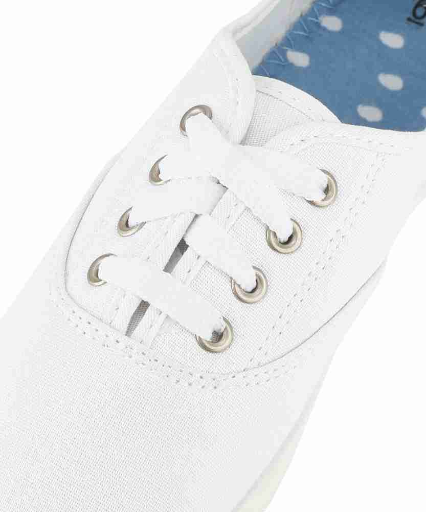 Time and Tru Shoes Womens 8 Sneakers White Canvas WMTT29DP062