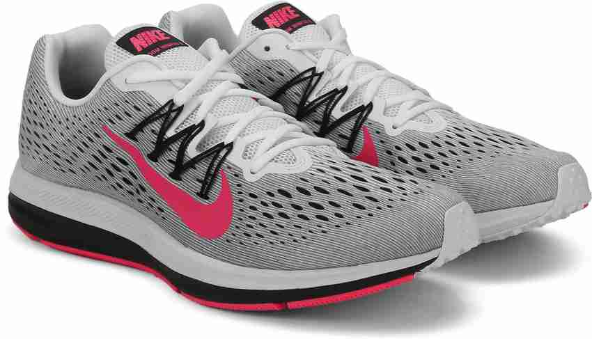 Nike zoom winflo 5 vs pegasus sale