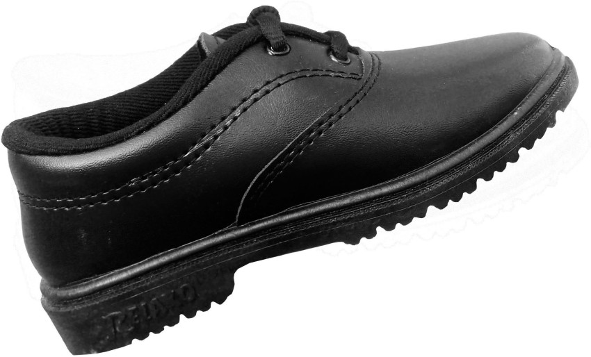 Relaxo deals school shoes