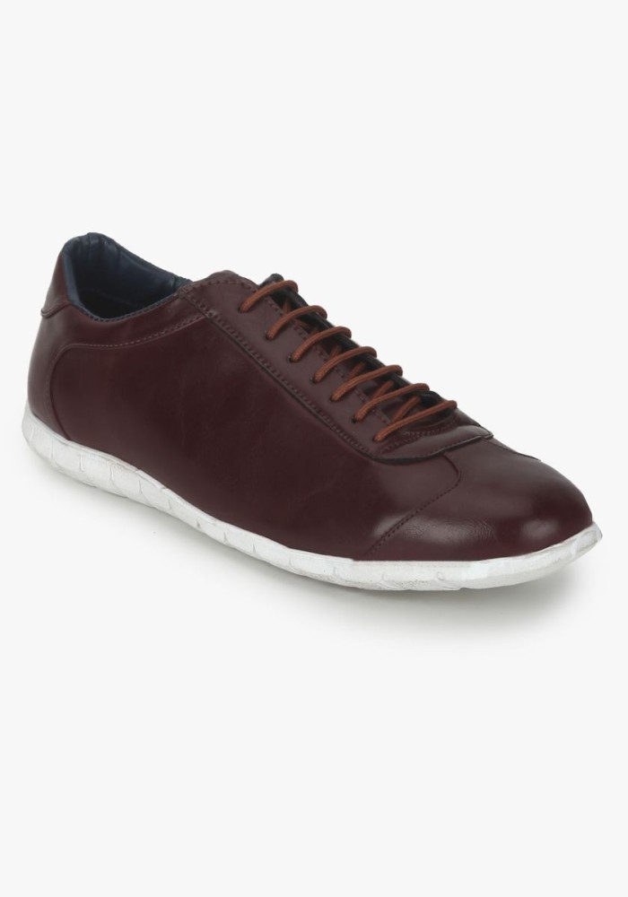 Voonik deals casual shoes