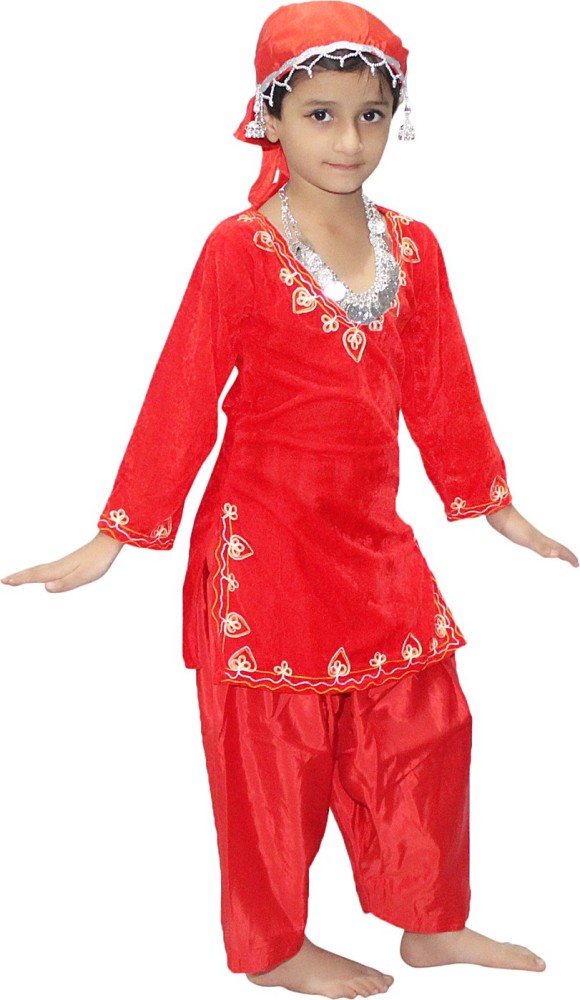 Kashmiri girl deals traditional dress