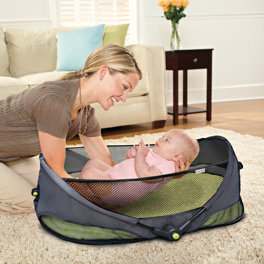 Munchkin fold shop and go bassinet