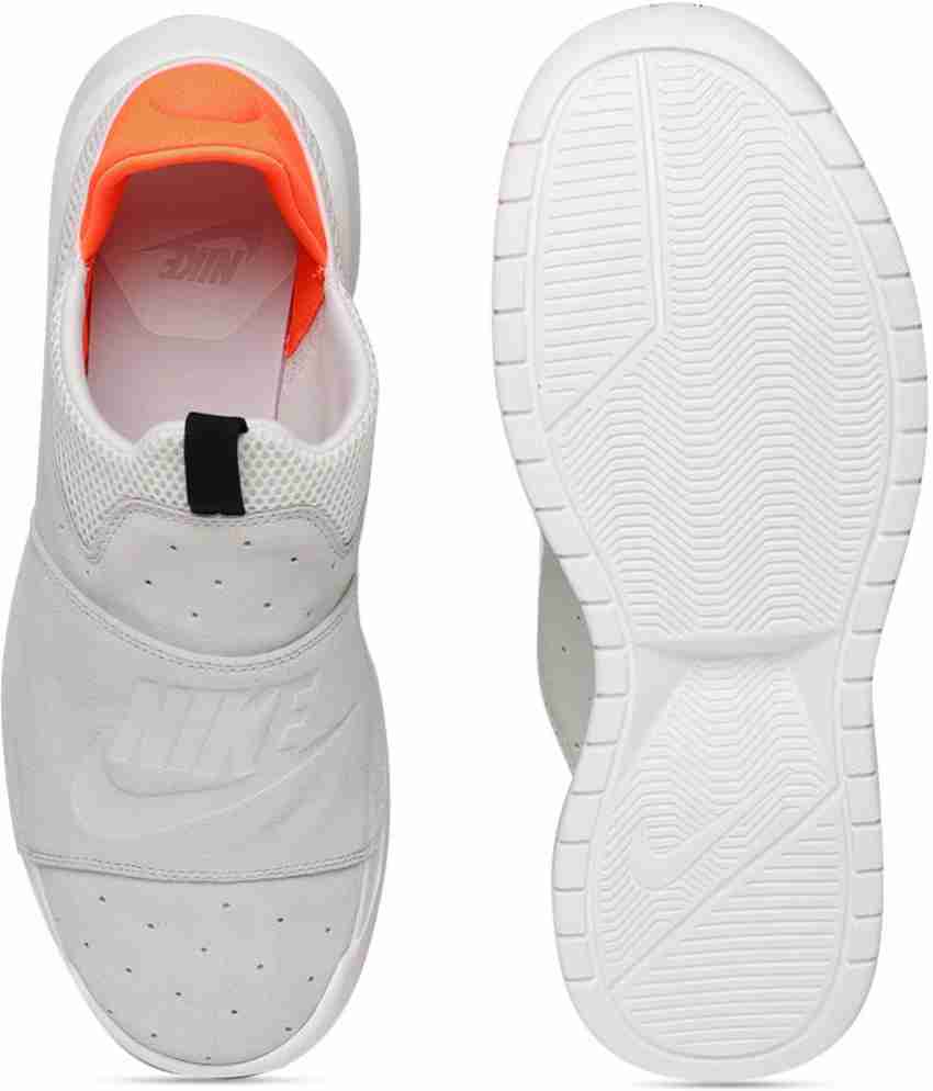 Nike benassi hotsell slip sneaker