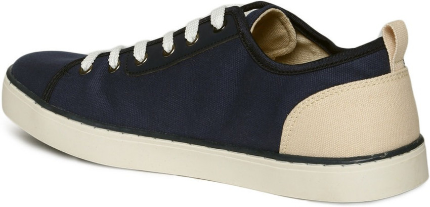 Wildcraft top canvas shoes